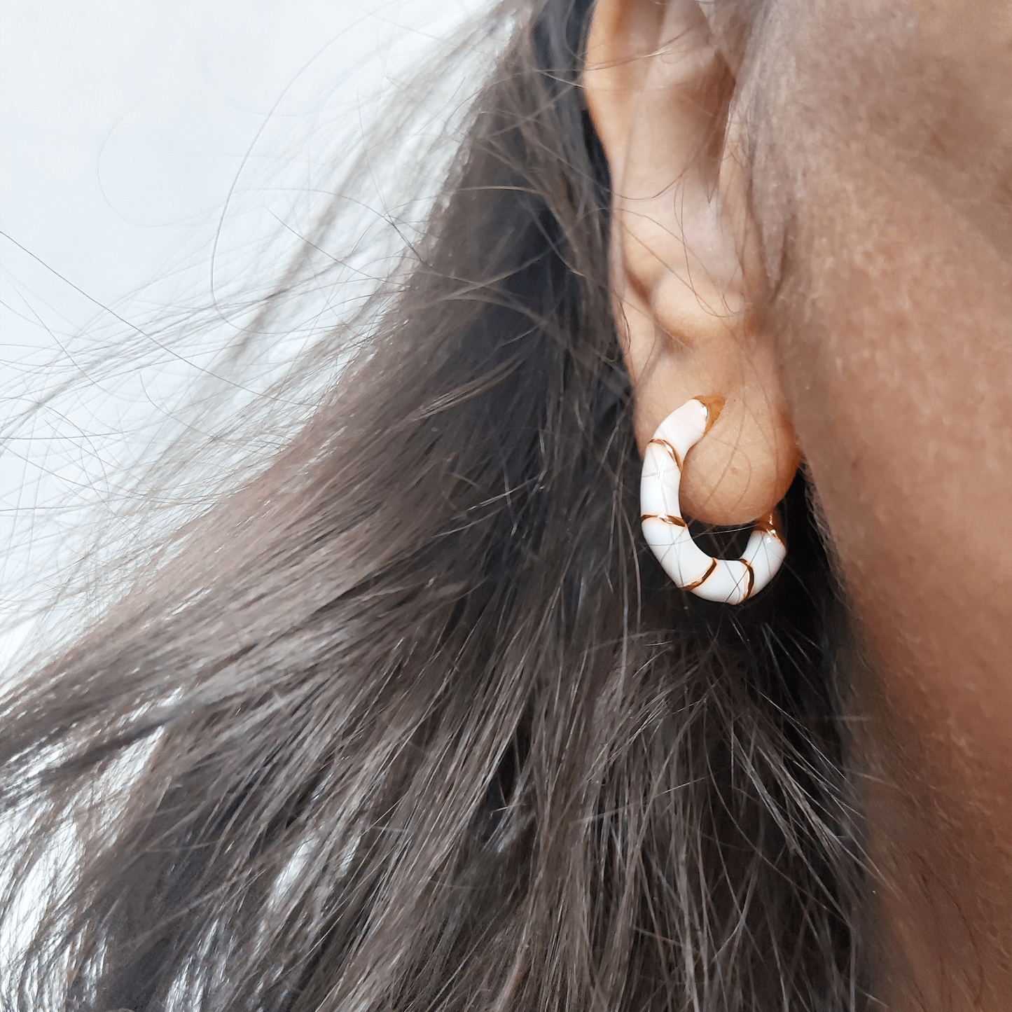 Liv Earrings White