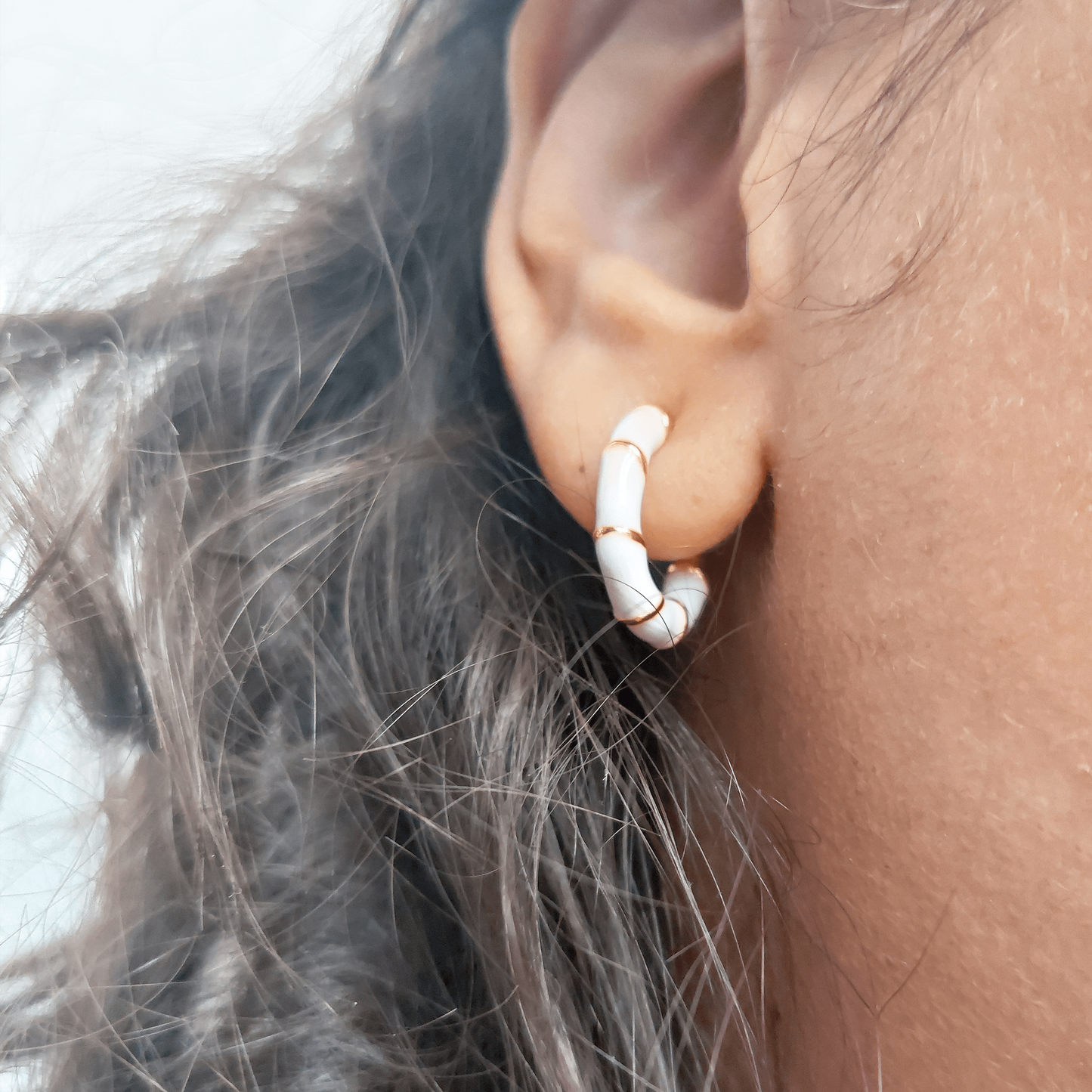 Liv Earrings White